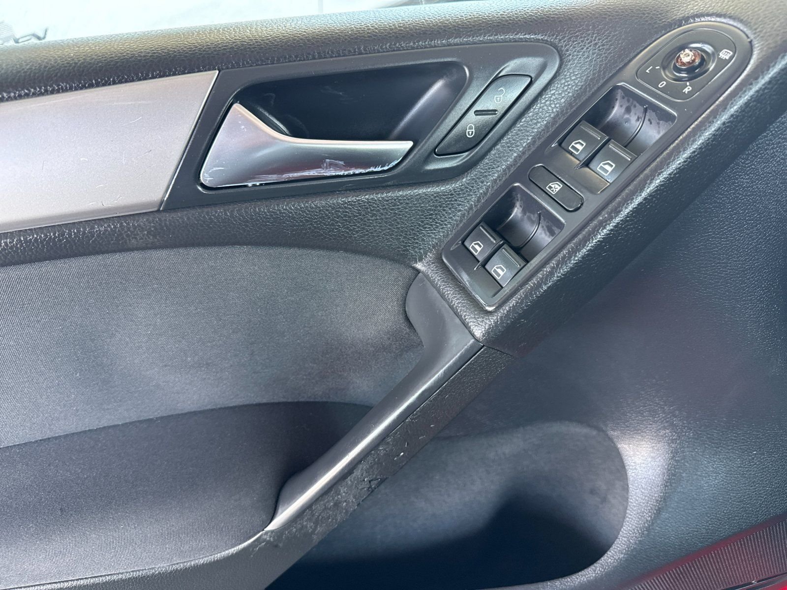 Used 2013  Volkswagen 2.5L image 10