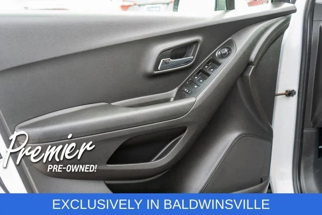 Used 2020 SUMMIT WHITE Chevrolet LT image 16