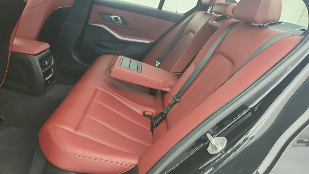 2025 BMW 3 Series 330i - Photo 24