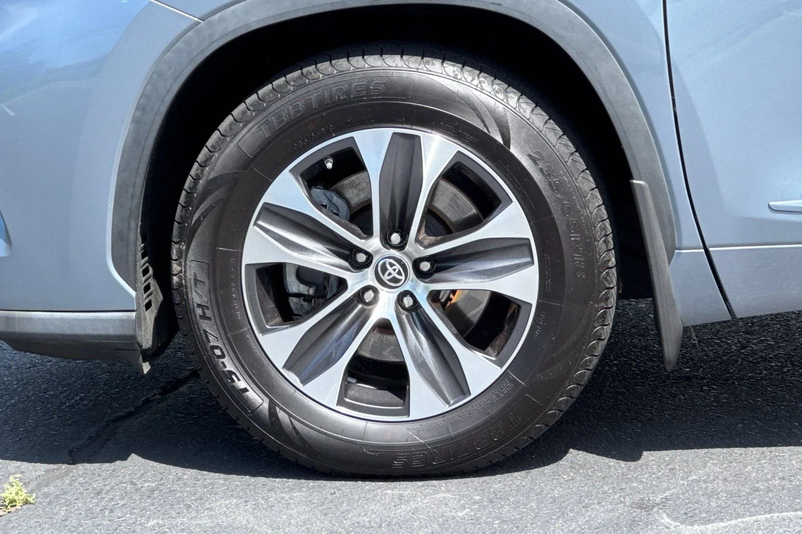 Used 2022 Moon Dust Toyota XLE image 33