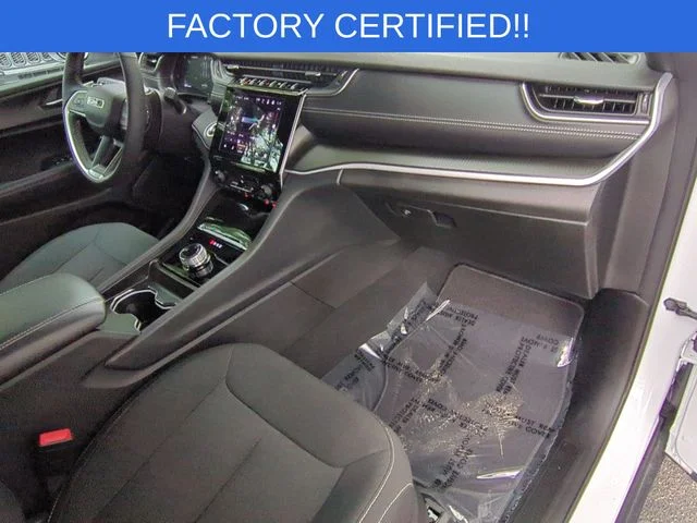 Used 2025 White/off-white Jeep Laredo X image 37