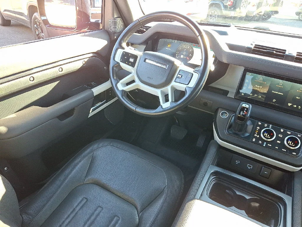 Used 2022  Land Rover X-Dynamic S image 15