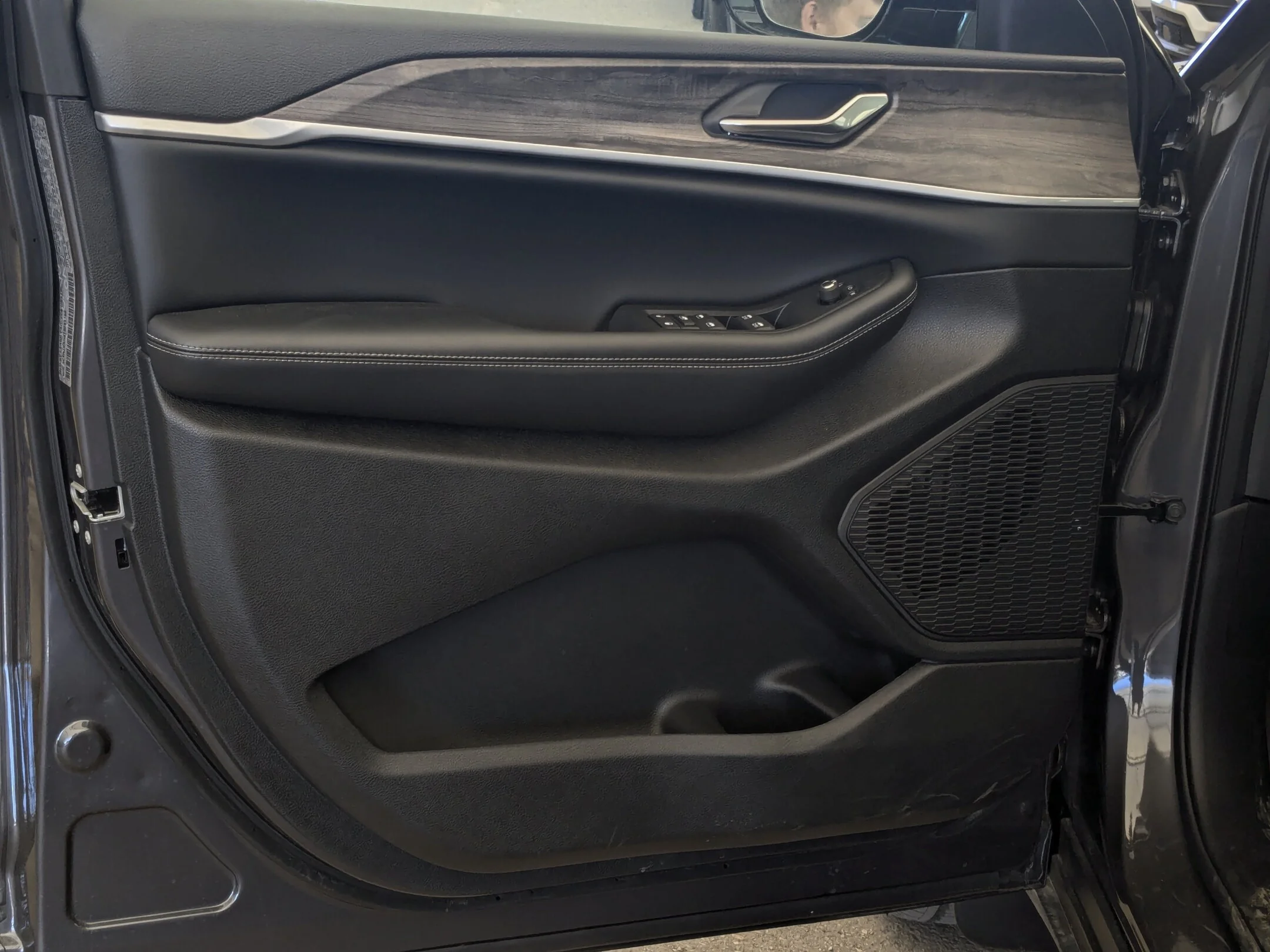 New 2026 Grey Jeep Altitude - - 4x4 - 20 Gloss Black Wheels - Remote Start - Capri Leatherette & More! image 12