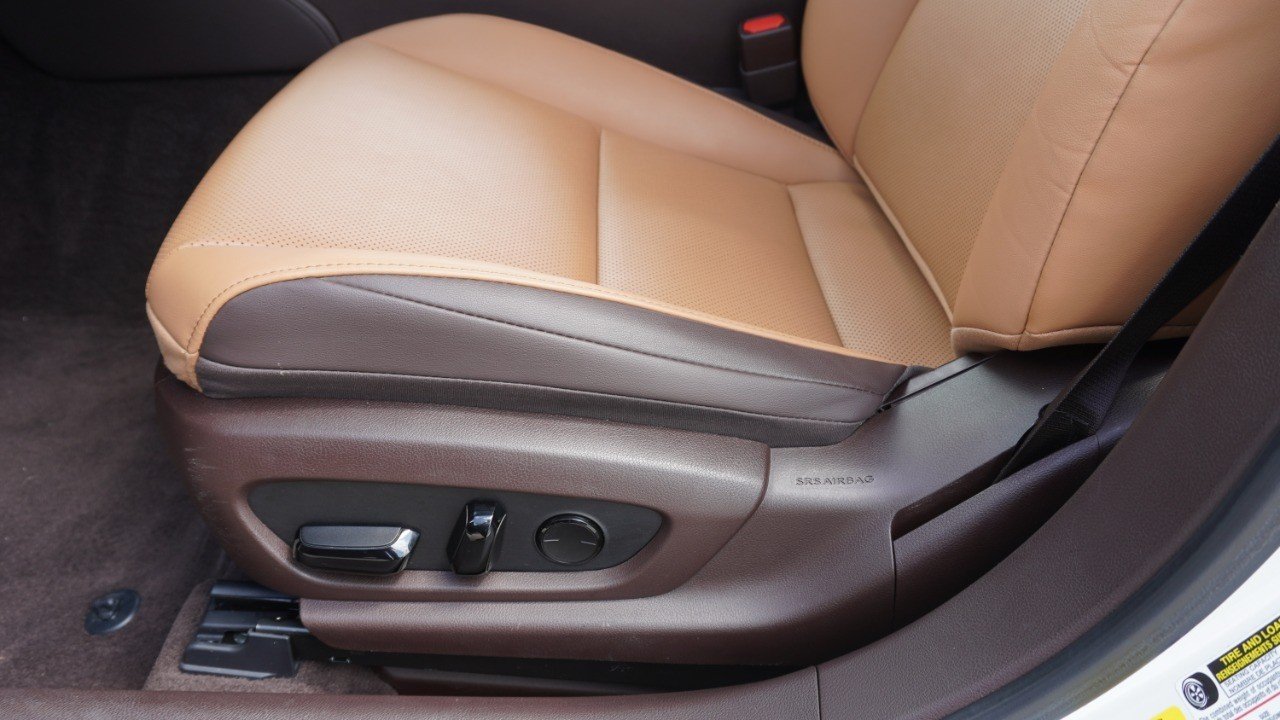 Certified Used 2021 White Lexus ES 350 image 24