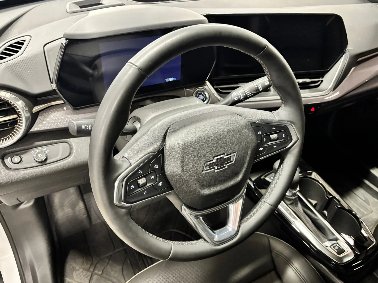 Used 2025 White Chevrolet ACTIV image 16