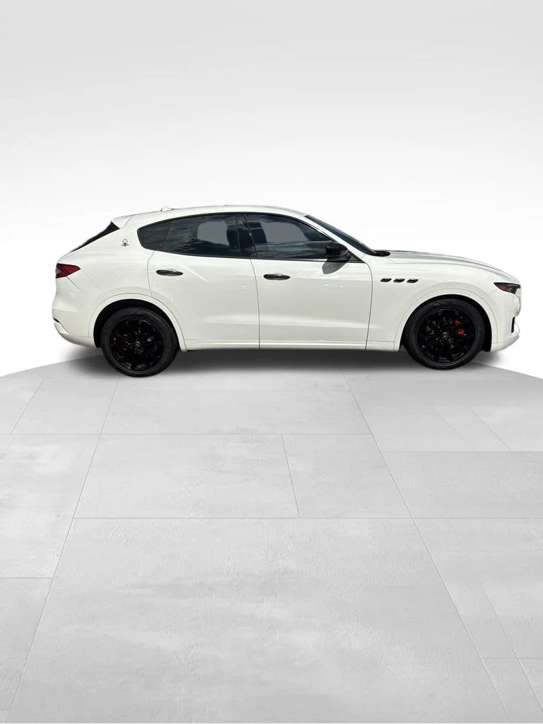 Used 2019 White Maserati Base image 8