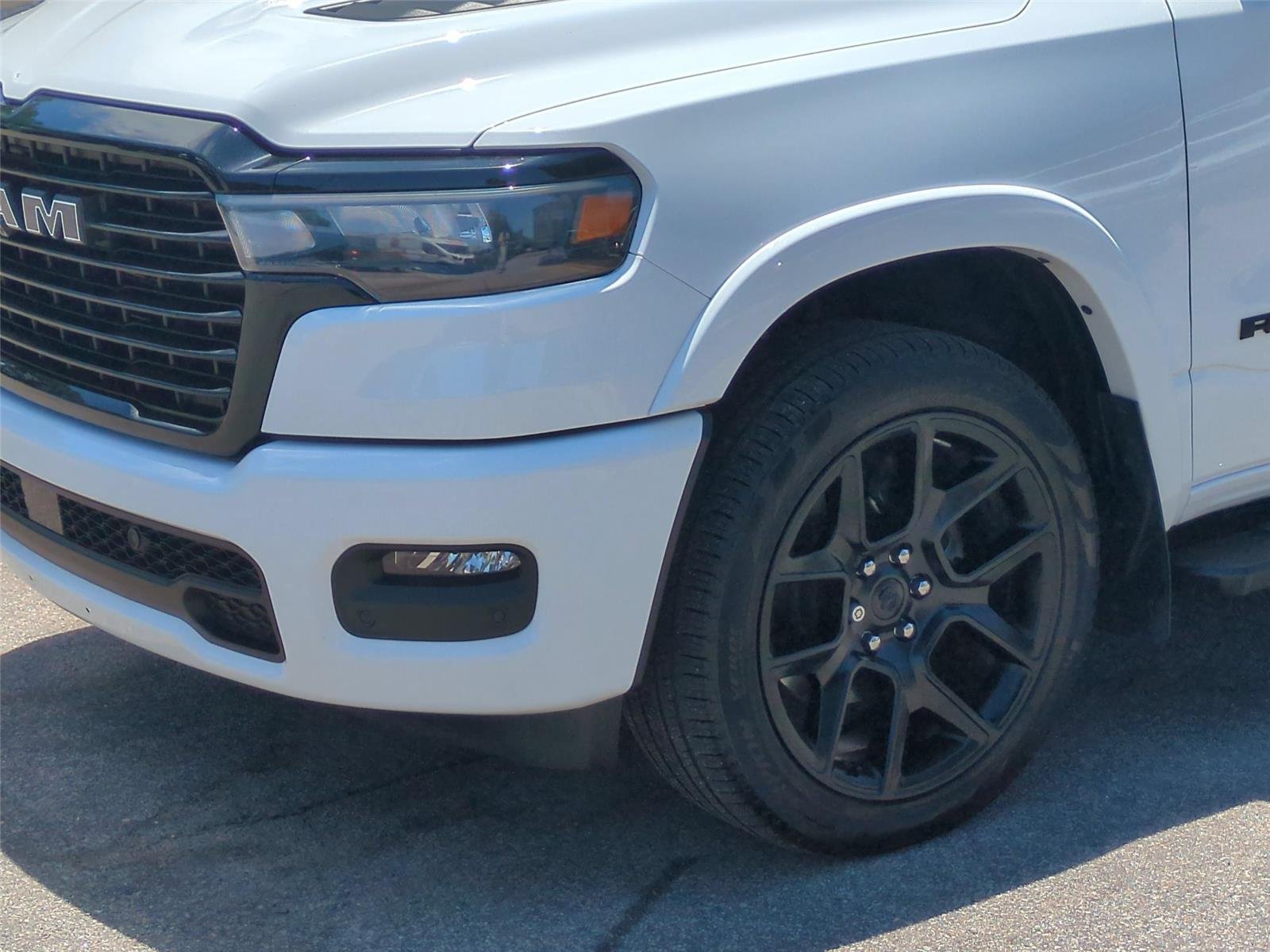 Used 2025 BRIGHT WHITE CLEARCOAT DODGE LARAM image 9
