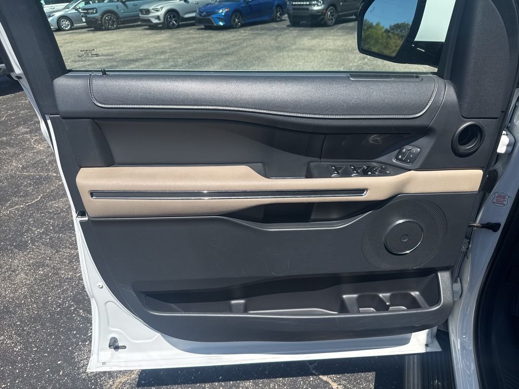 Used 2023 White Ford XLT image 33
