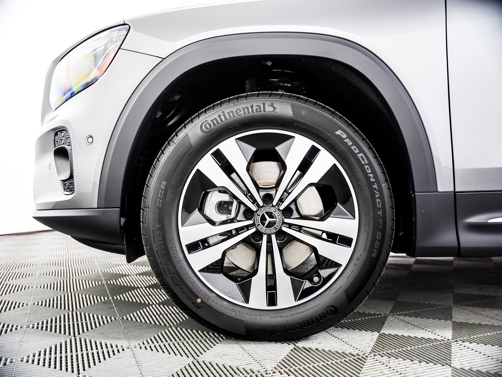 New 2026 Mountain Grey Metallic Mercedes-Benz GLB 250 image 6