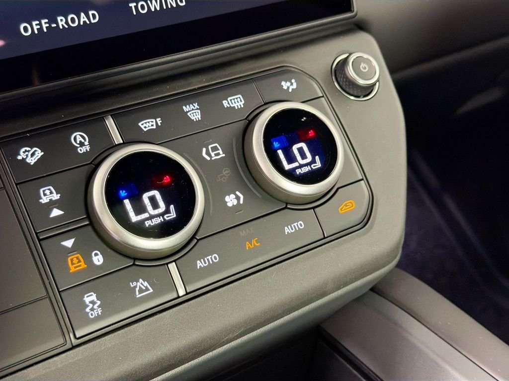 New 2026 Fuji White Land Rover X-Dynamic SE image 16