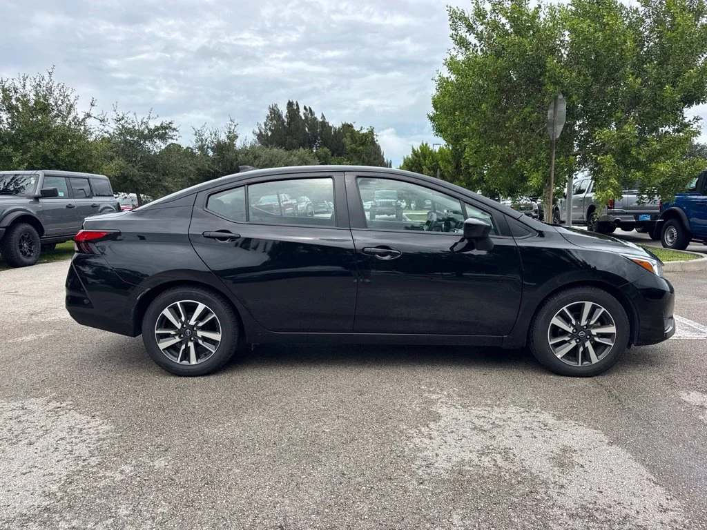 Used 2024 Black Nissan 1.6 SV image 4