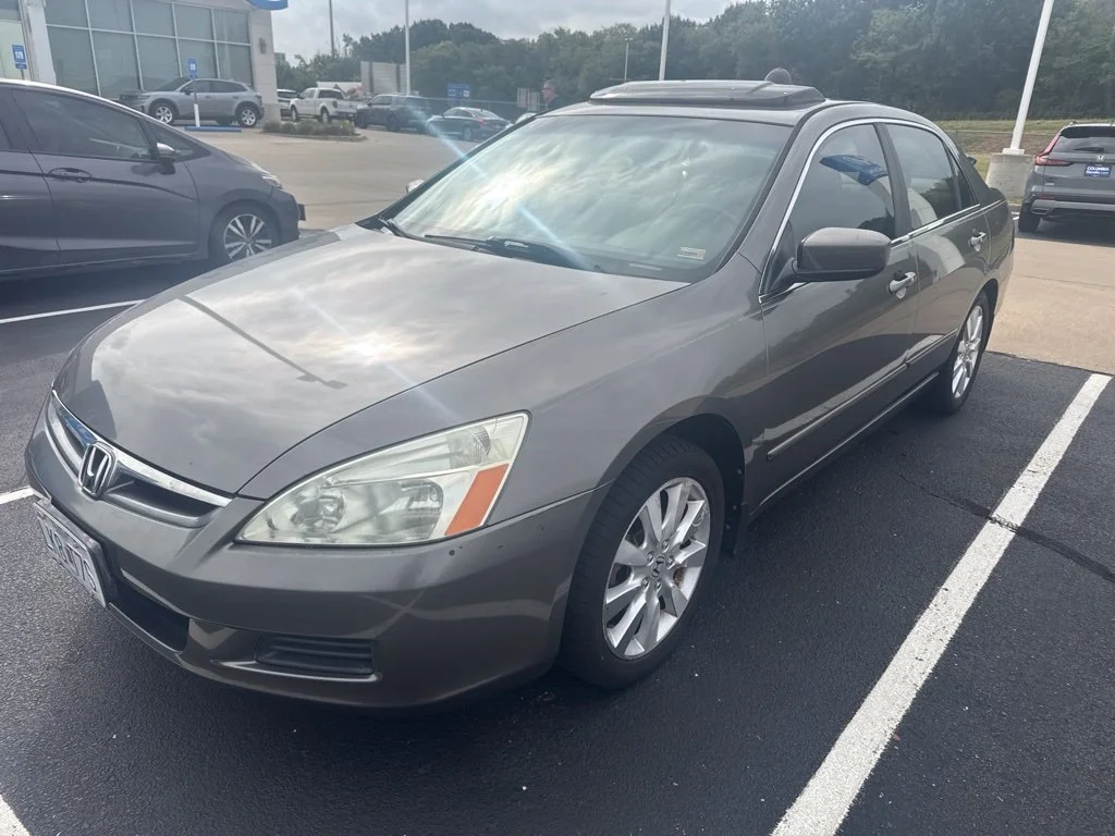 Used 2007  Honda EX-L image 2