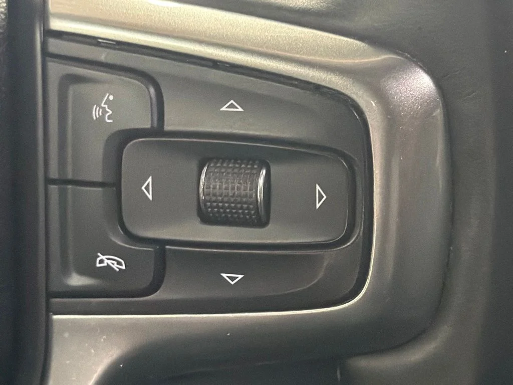 Used 2023 Summit White Chevrolet Z71 image 22