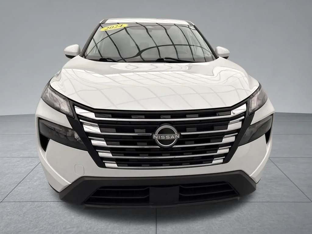Used 2024 White Nissan SV image 2