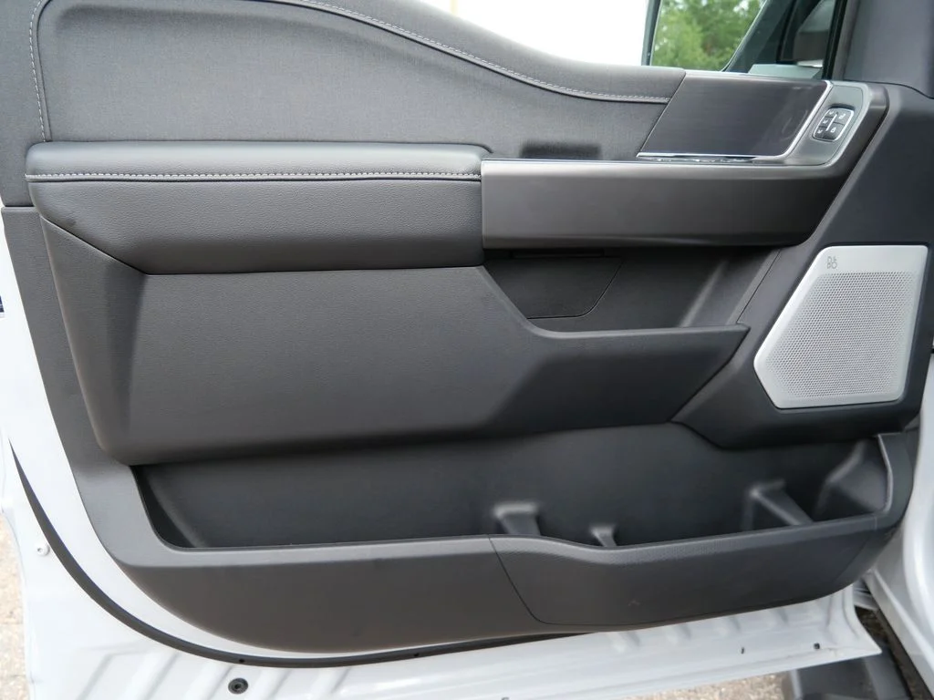 Used 2025 White Ford Lariat image 10