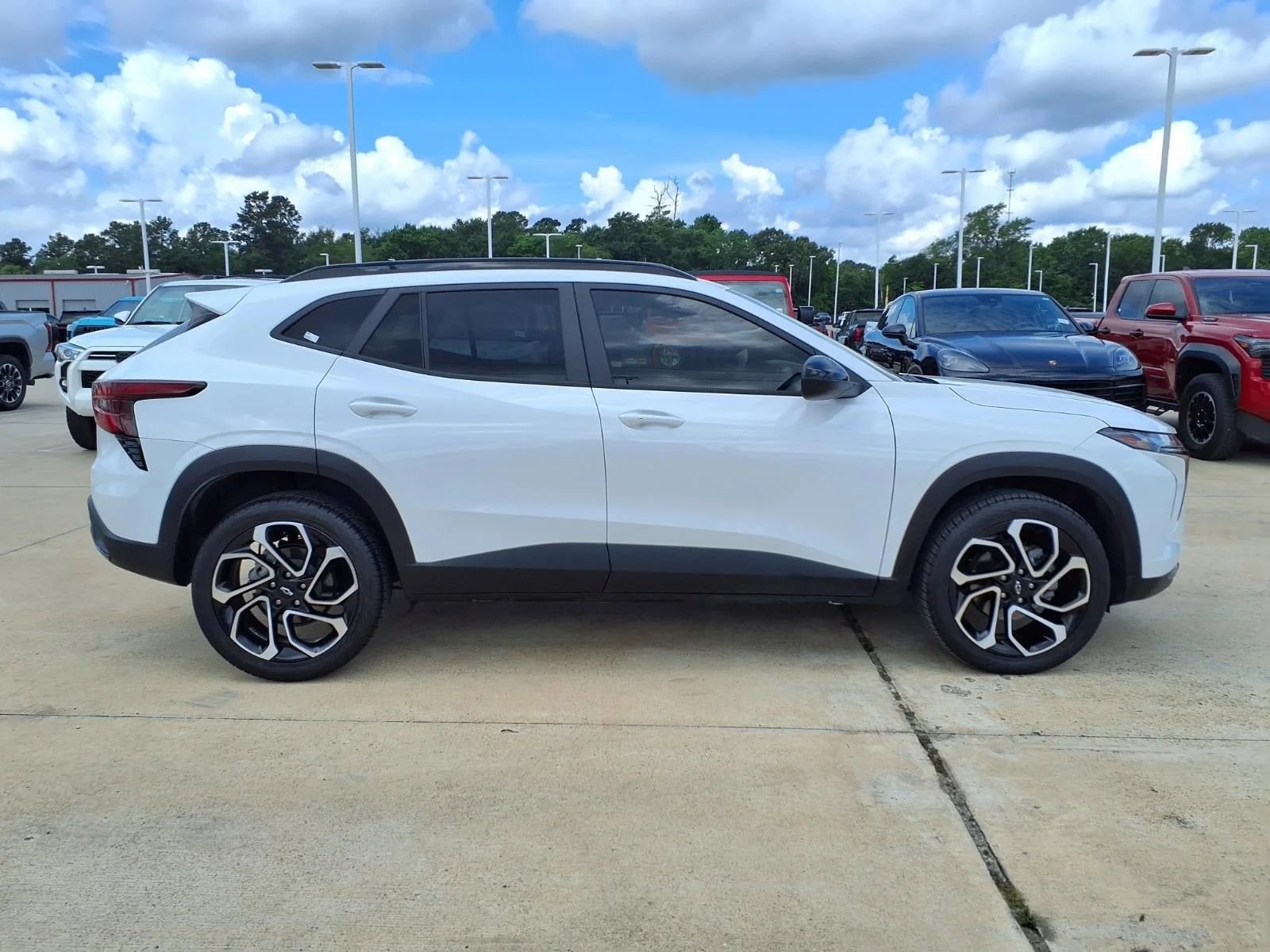 Used 2024 White Chevrolet 2RS image 5