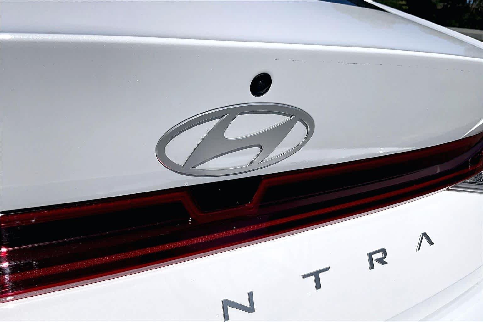 Used 2025 Serenity White Hyundai SEL Convenience image 31