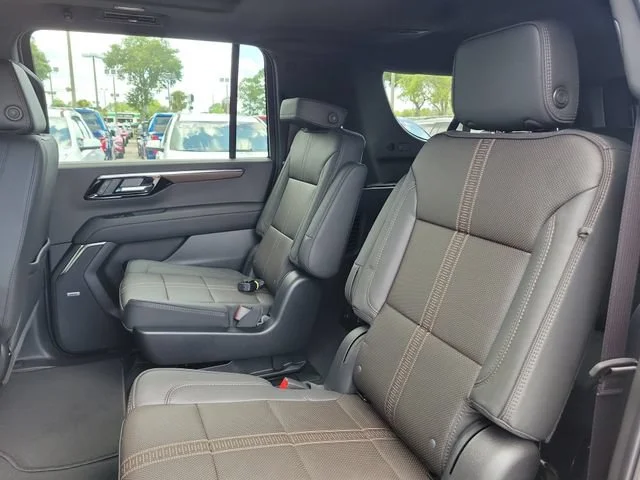 2026 Chevrolet Suburban High Country - Photo 14