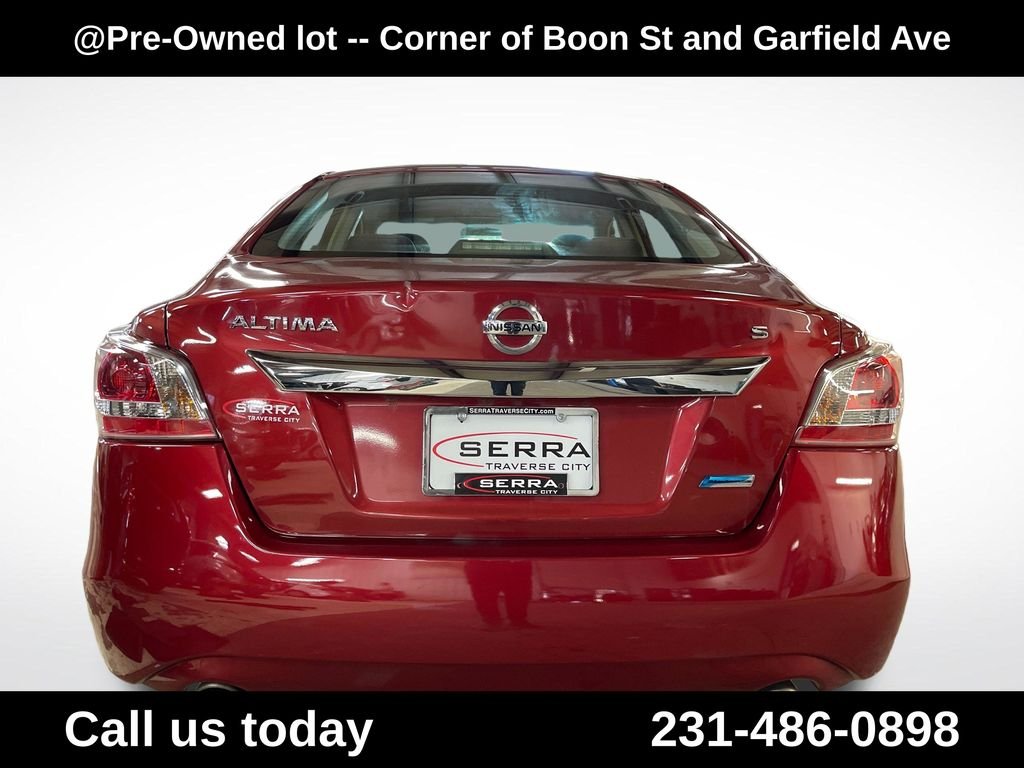 Used 2013 Red Nissan 2.5 S image 4