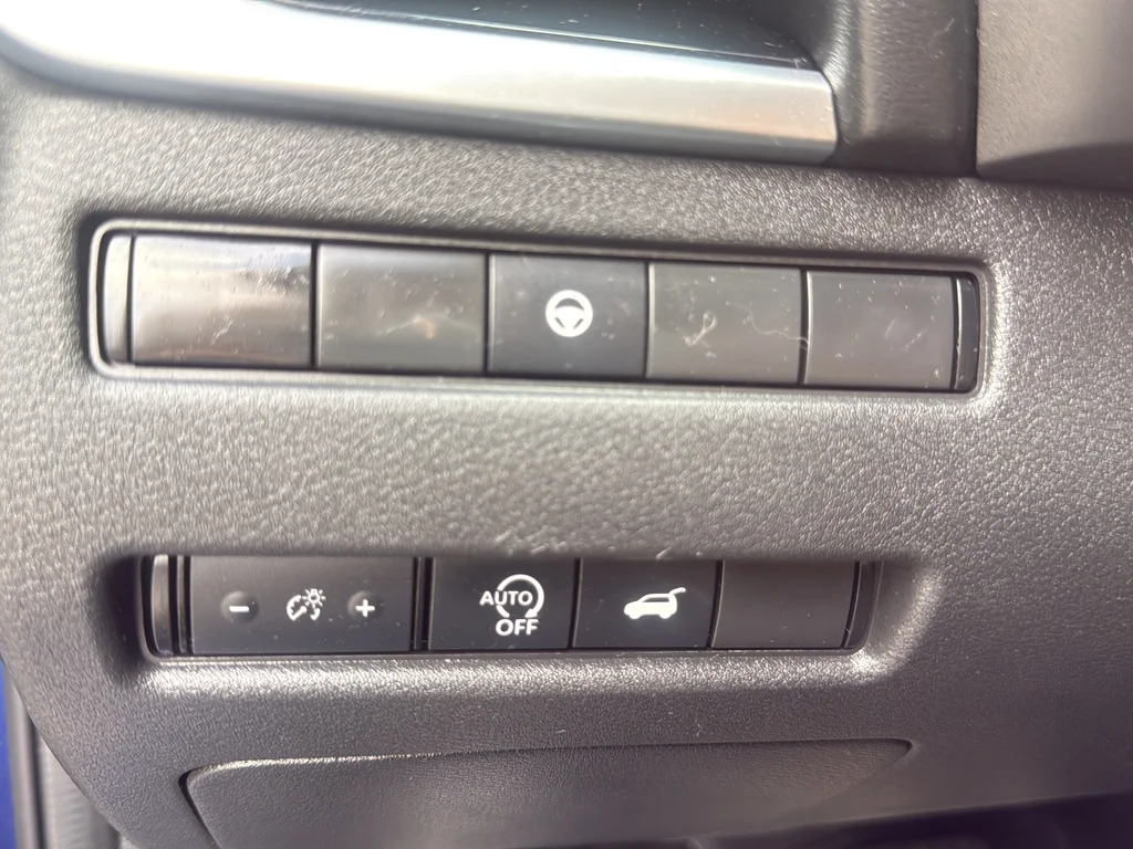 Used 2023 Blue Nissan SL image 20