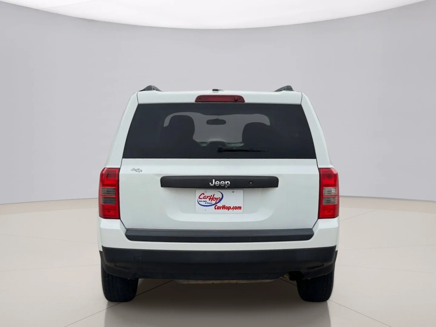 Used 2011 White Jeep LATITUDE image 4