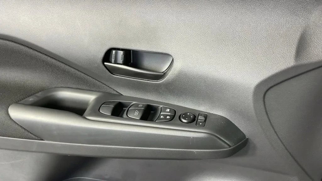2025 Nissan KICKS PLAY Base - Photo 27