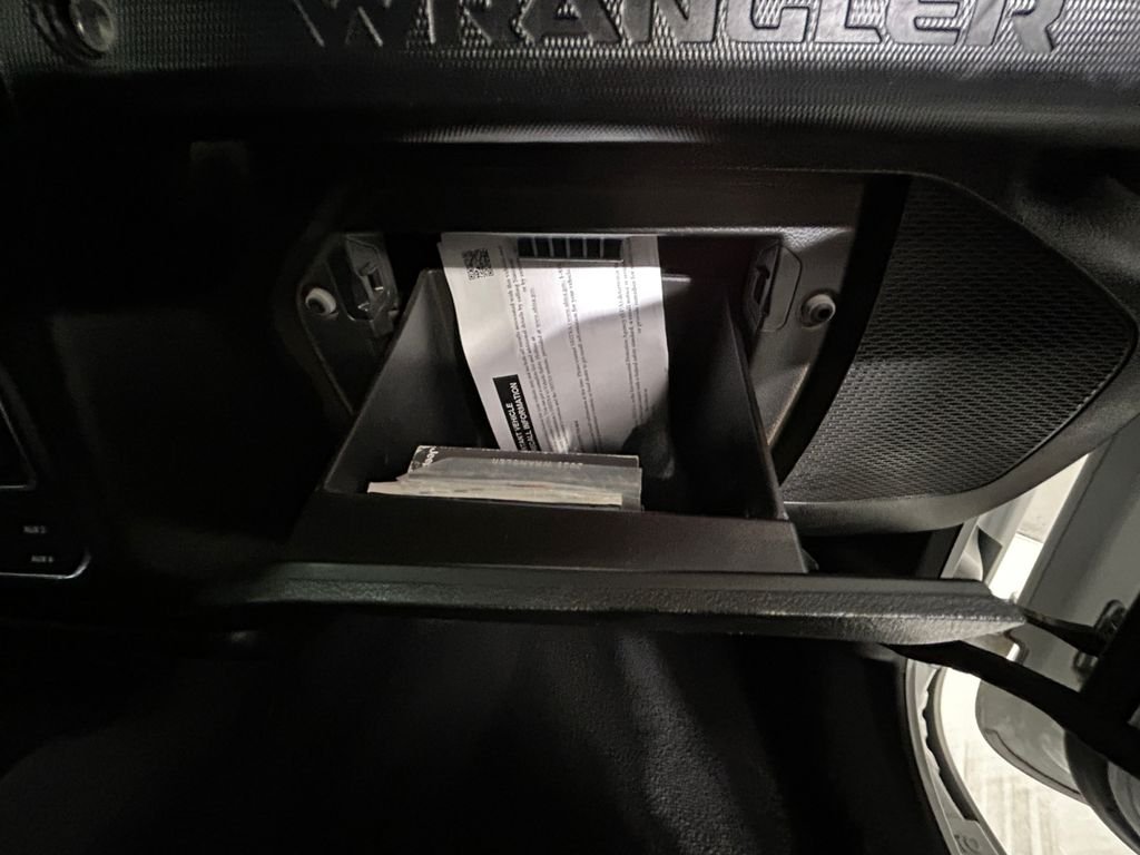 Used 2023 White/off-white Jeep Rubicon image 28