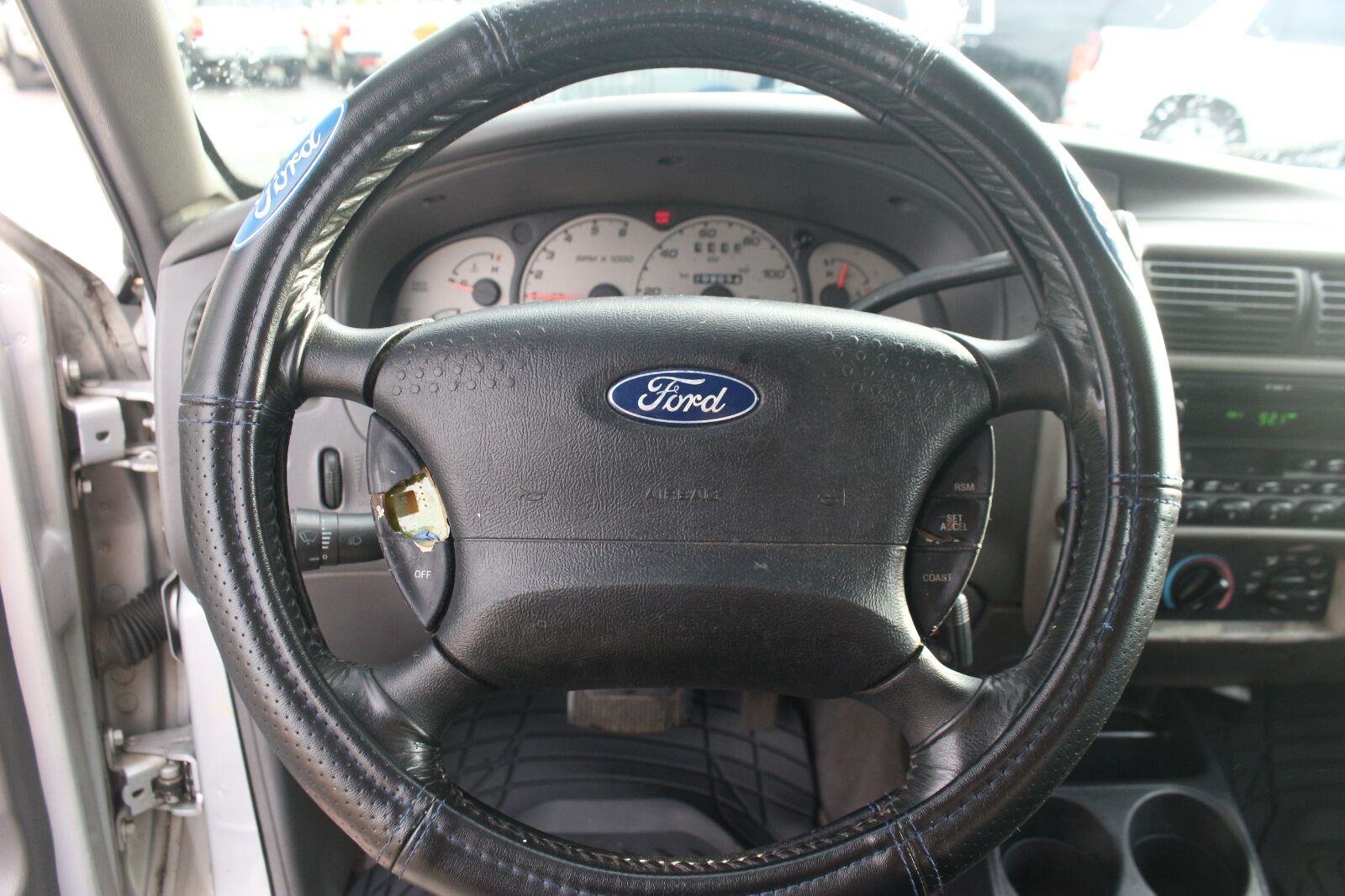 Used 2003 Silver Ford XL Fleet image 17