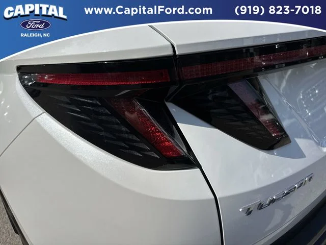 Used 2023 White Hyundai SEL image 15