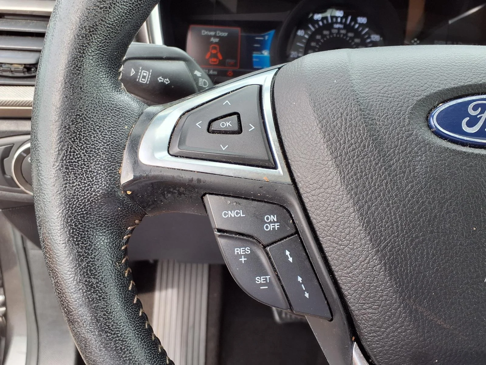 Used 2020 Magnetic Metallic Ford SE image 26