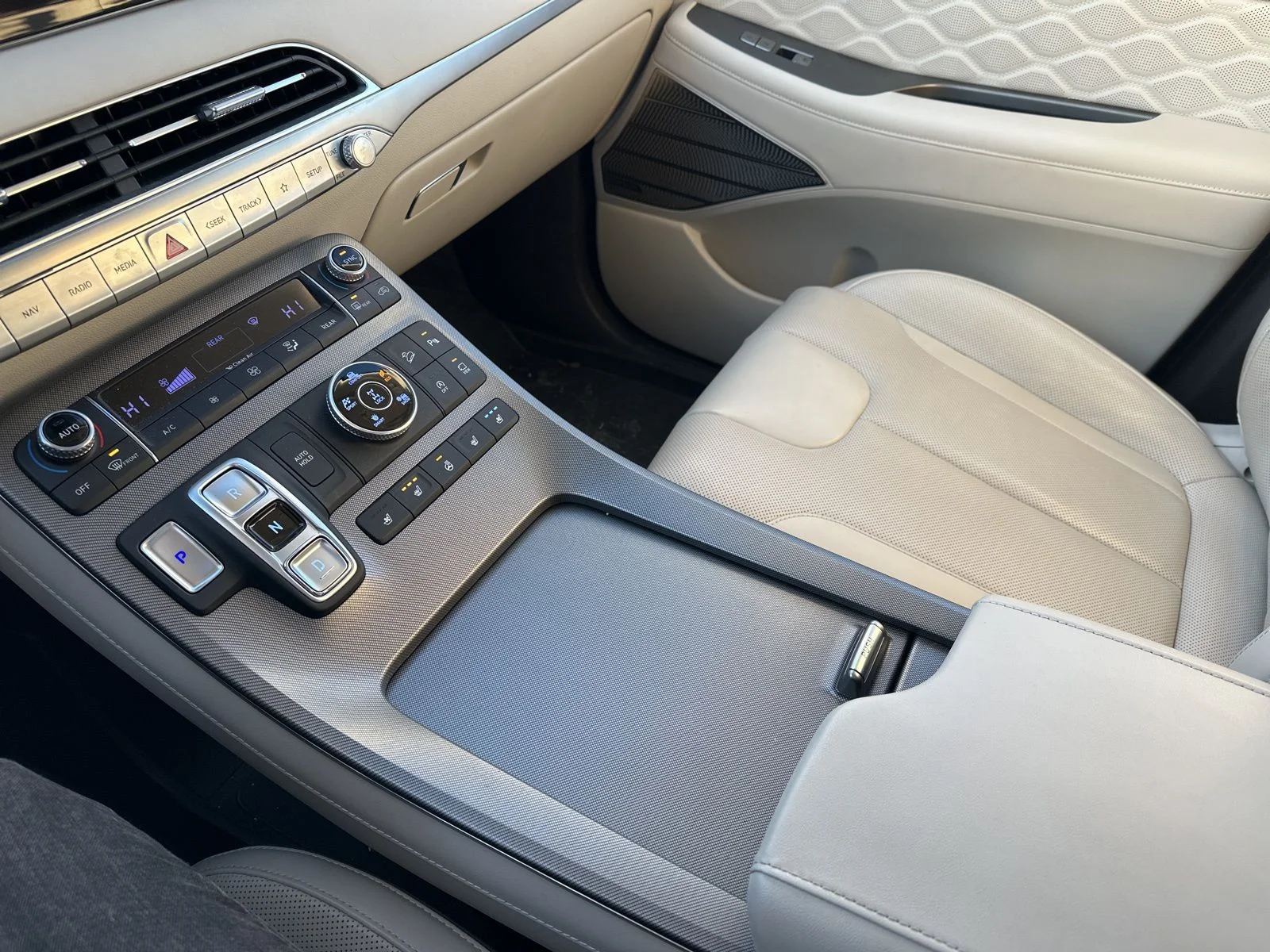 Used 2021 White Hyundai Calligraphy image 62