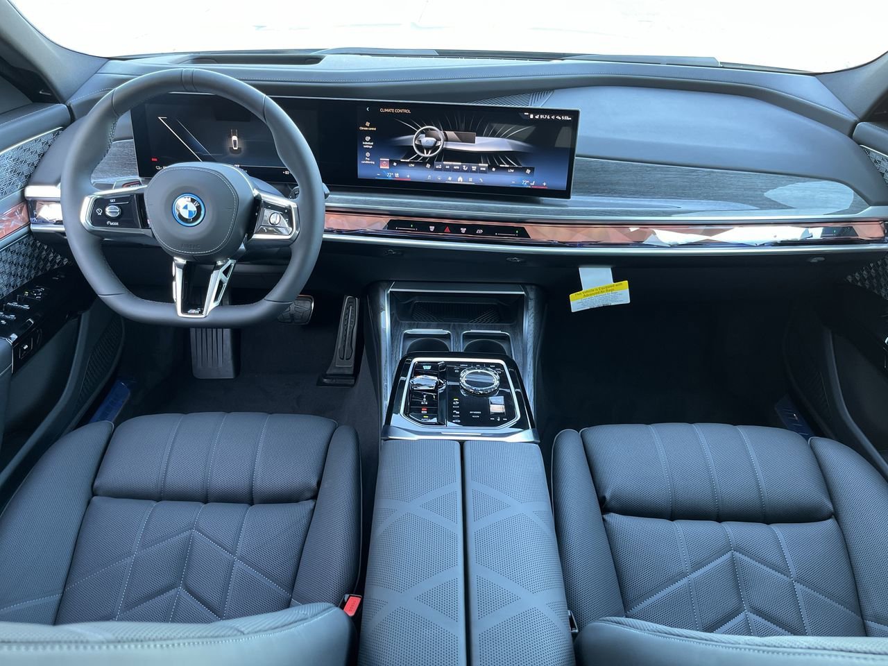 2025 BMW i7 50 - Photo 29
