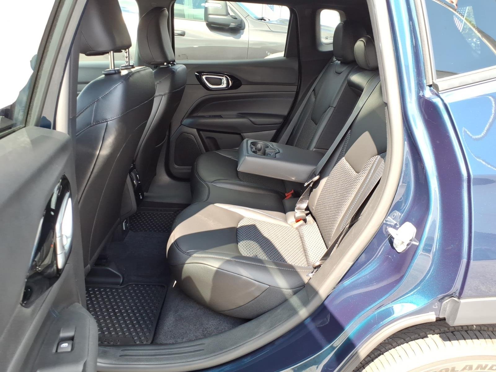 New 2026 Fathom Blue Pearl Coat Jeep Latitude Altitude image 6