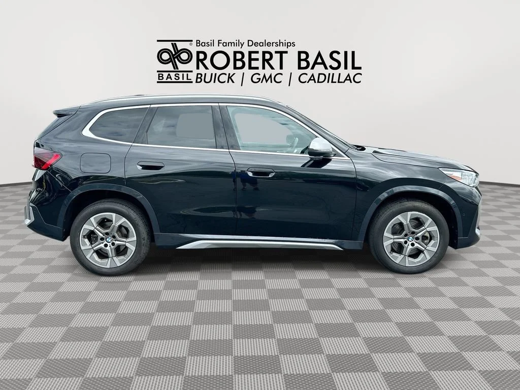 Used 2024 Bk BMW xDrive28i image 9