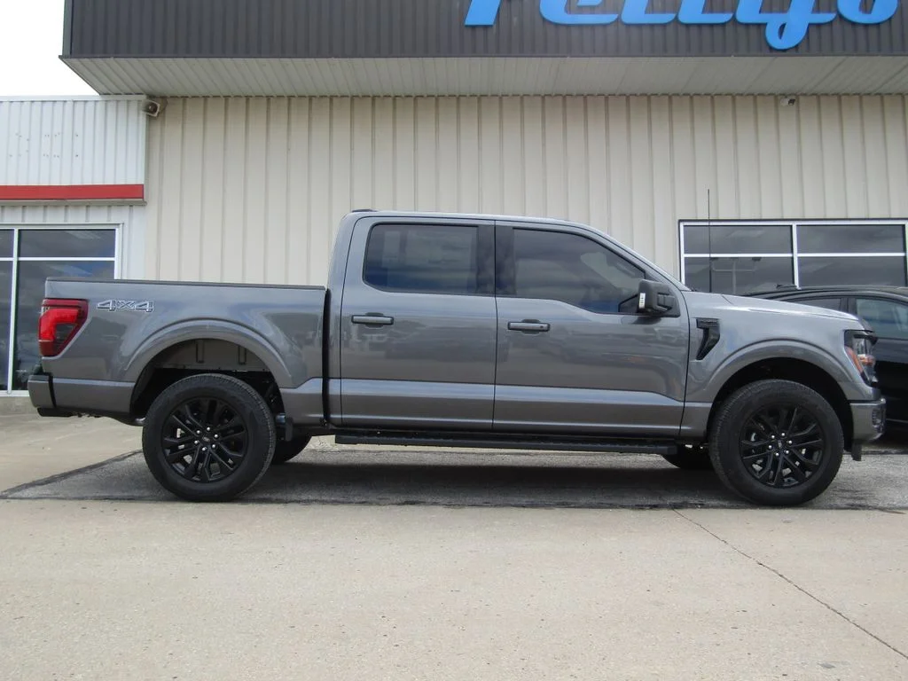 New 2026 Carbonized Gray Metallic Ford XLT image 2