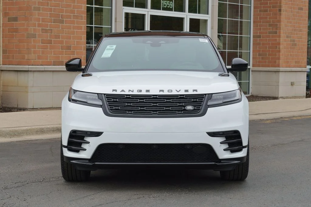 Used 2026 White Land Rover Dynamic SE image 4