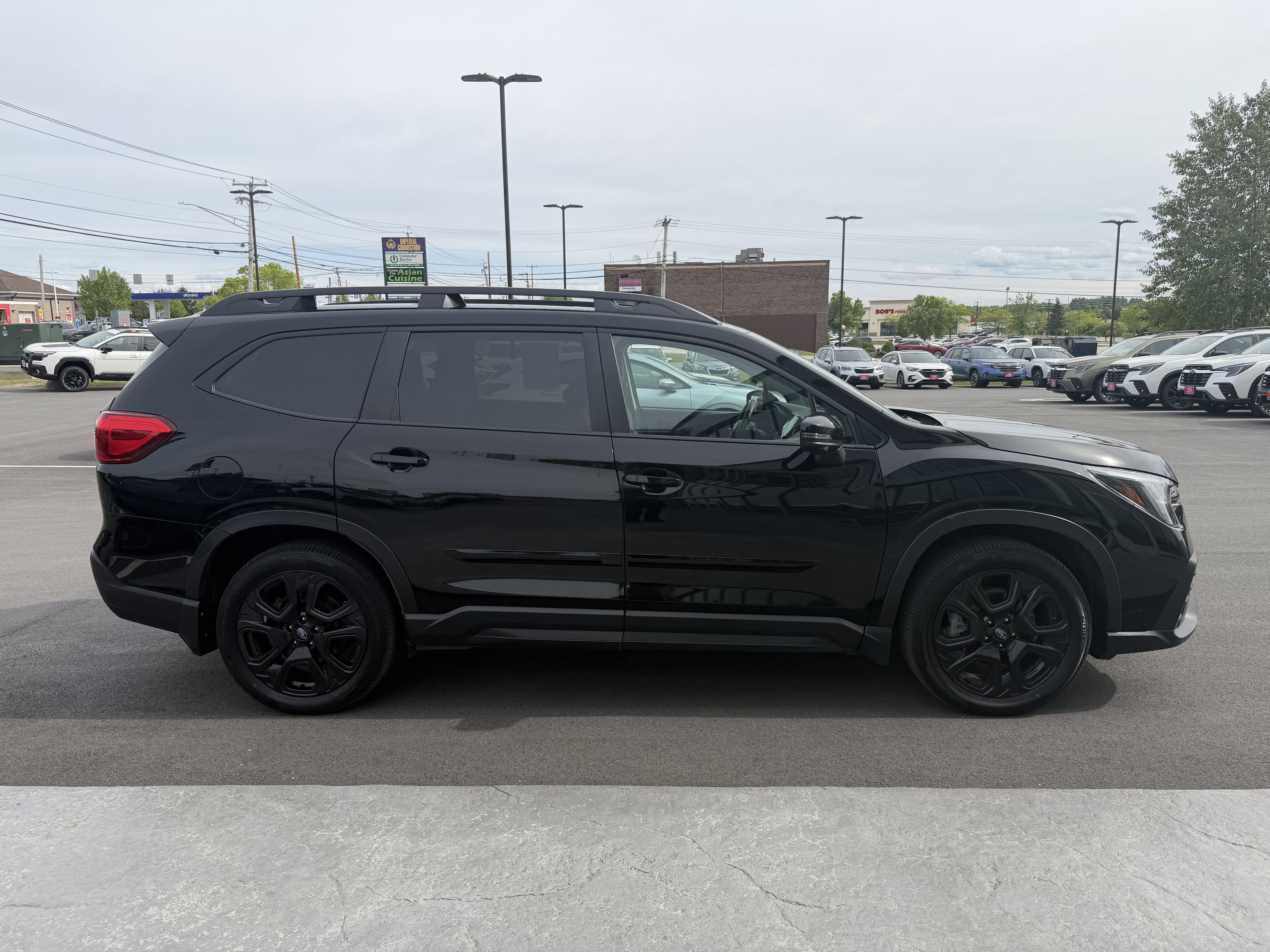 Used 2023 Crystal Black Silica Subaru Onyx Edition Limited image 6