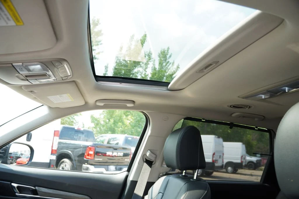 Used 2022 Ebony Black Kia EX image 5