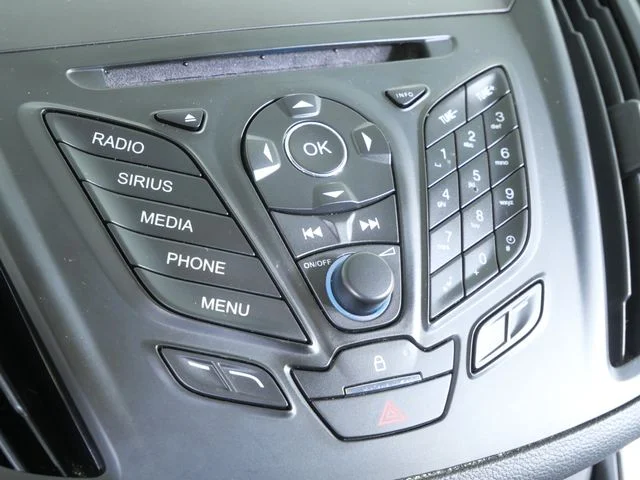 Used 2015 Orange Ford SE image 24