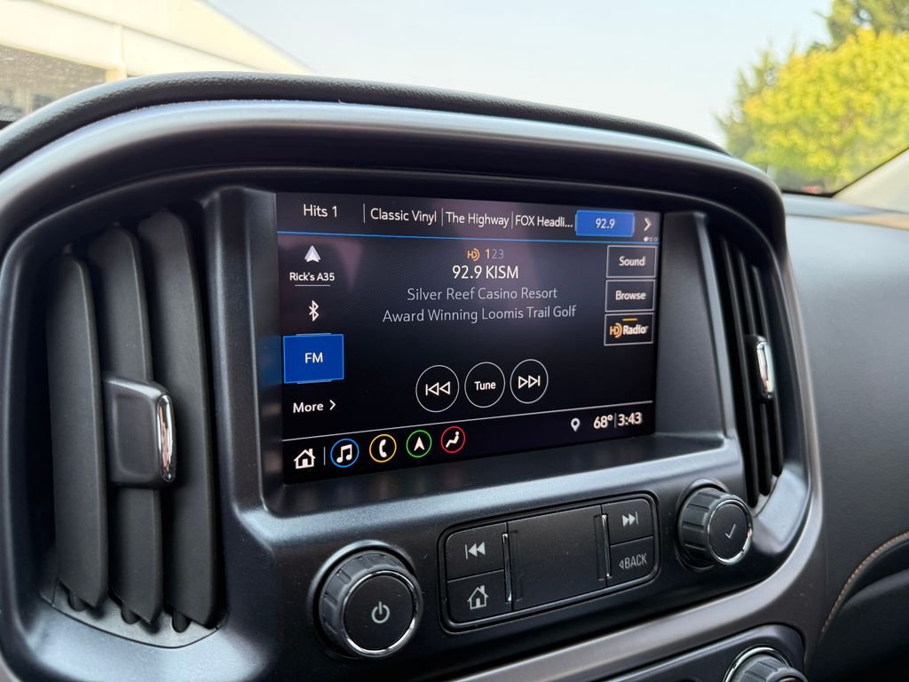 Used 2022 White GMC AT4 w/Leather image 27