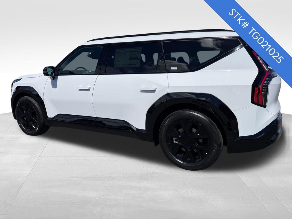 New 2026 Glacial White Kia Land AWD image 5