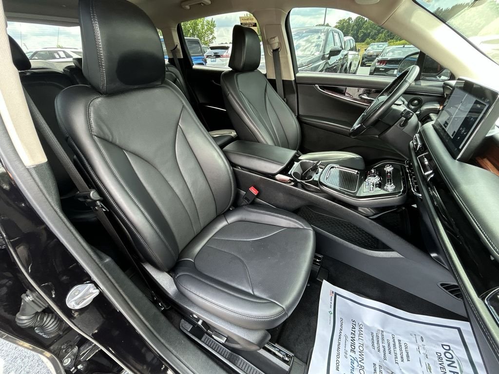 Used 2023 Black Lincoln Reserve image 31
