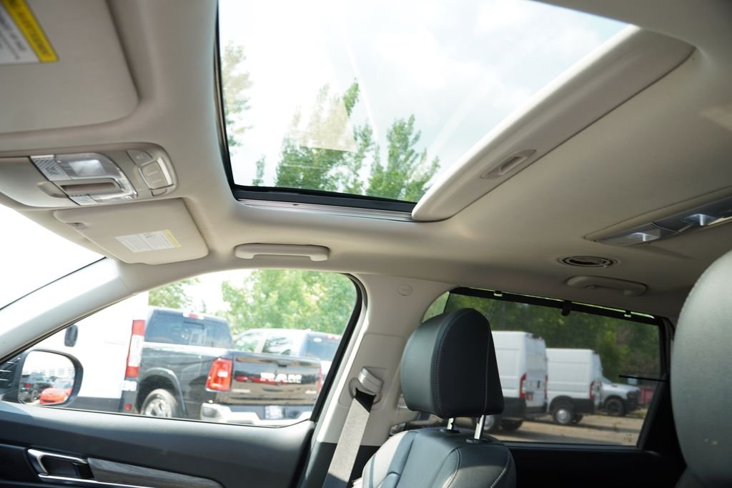 Used 2022 Ebony Black Kia EX image 5