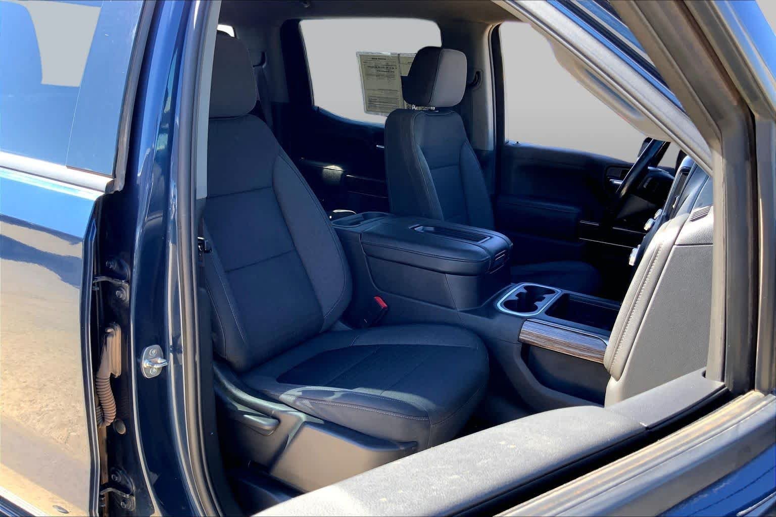Used 2021 Pacific Blue Metallic GMC Elevation image 9