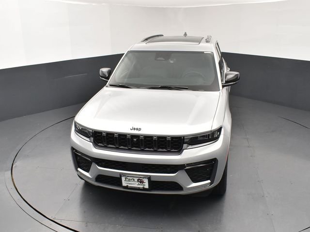 New 2026 Silver Zynith Exterior Paint Jeep Limited Reserve image 13