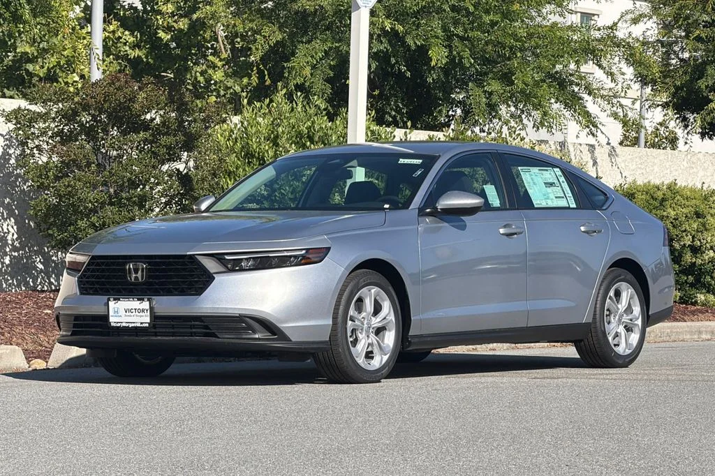 New 2026 Solar Silver Metallic Honda LX image 8