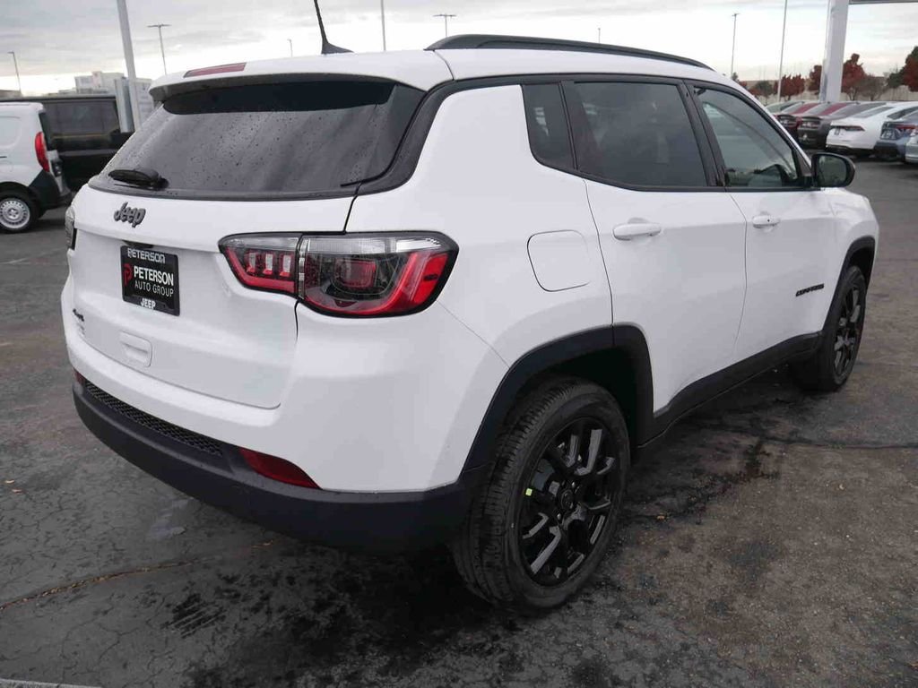 New 2026 White Jeep Latitude image 19