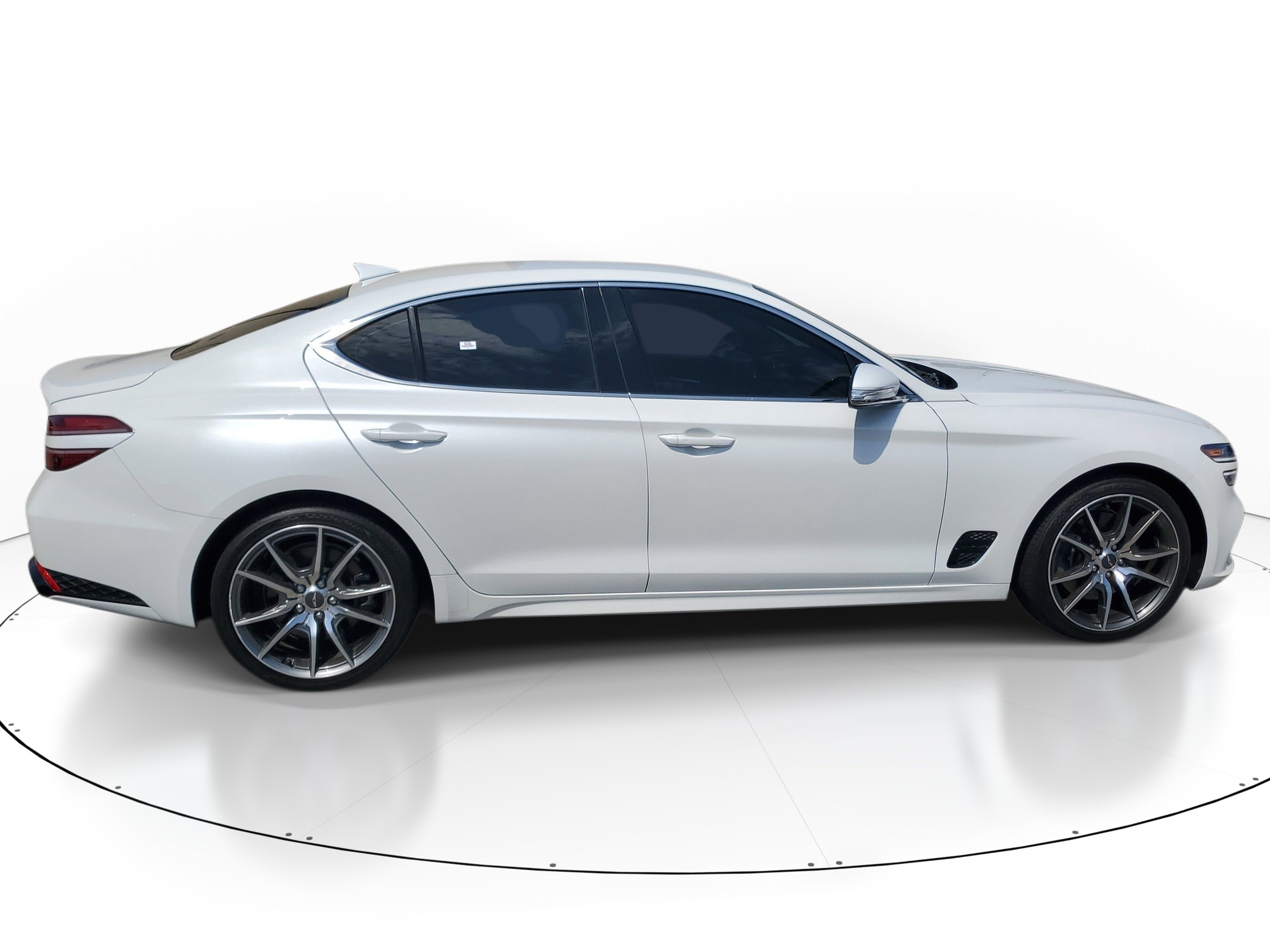 Used 2022 Uyuni White Genesis 3.3T image 5