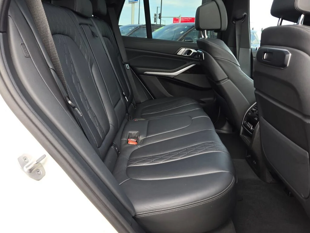 Used 2025 Alpine White BMW xDrive50e image 9