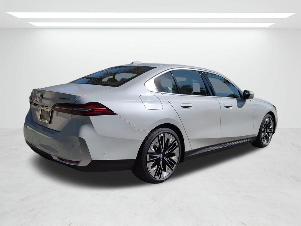 New 2026 White Metallic BMW eDrive40 image 4
